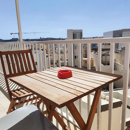 Modern Apartment In Gzira Экстерьер фото